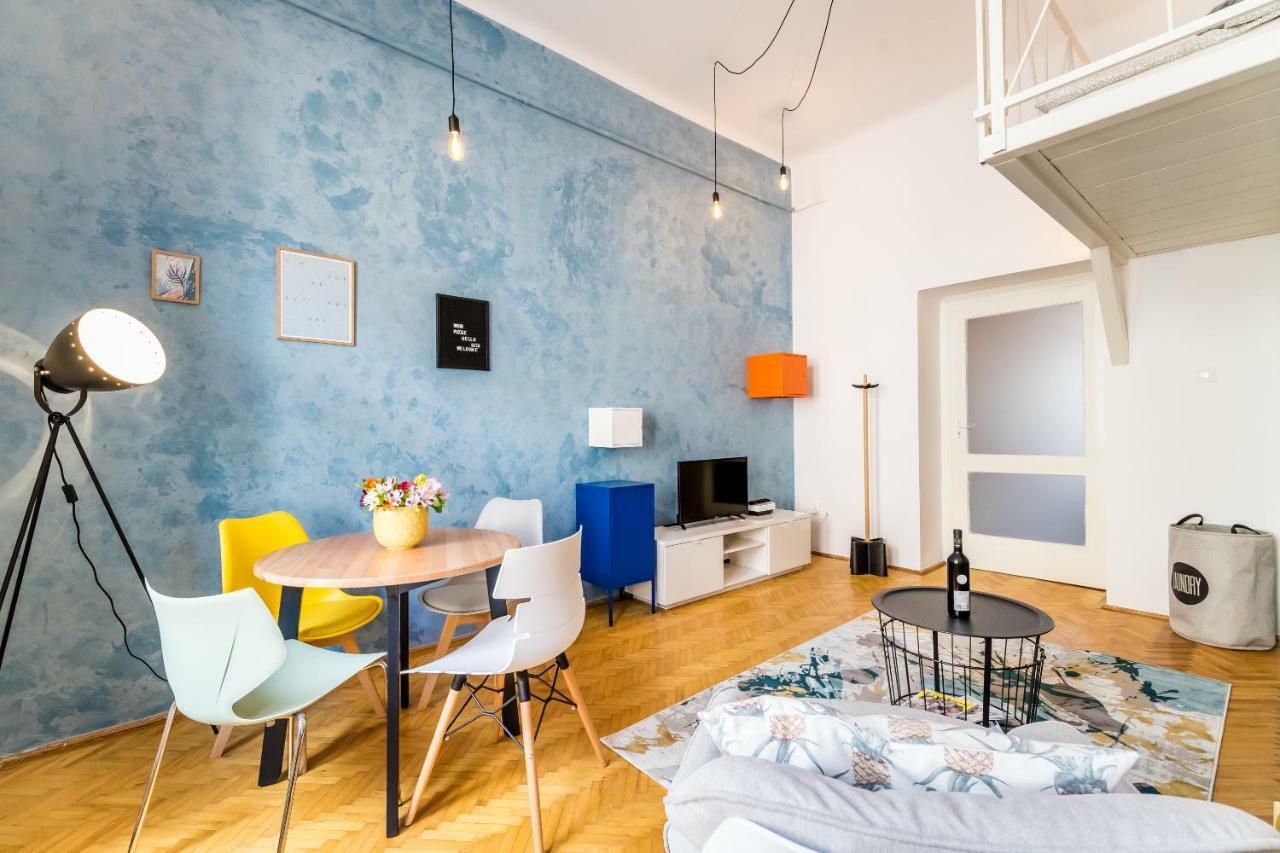 Bpr Azure Desire Studio Budapest Esterno foto