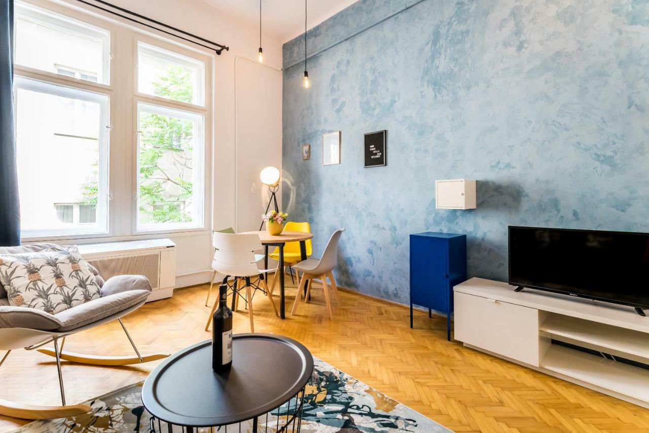 Bpr Azure Desire Studio Budapest Esterno foto